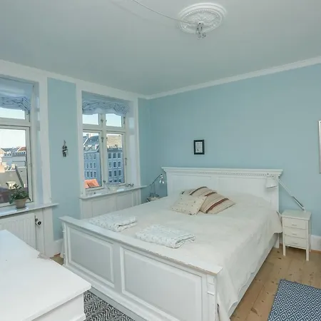 Two-storey - Historic & Charming *